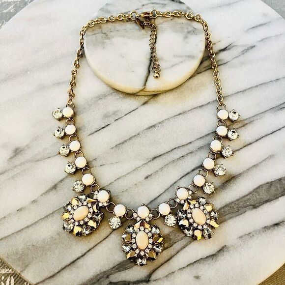 New York and Co Statement Necklace White Multicolor Gold Toned Glam Party - Picture 1 of 7